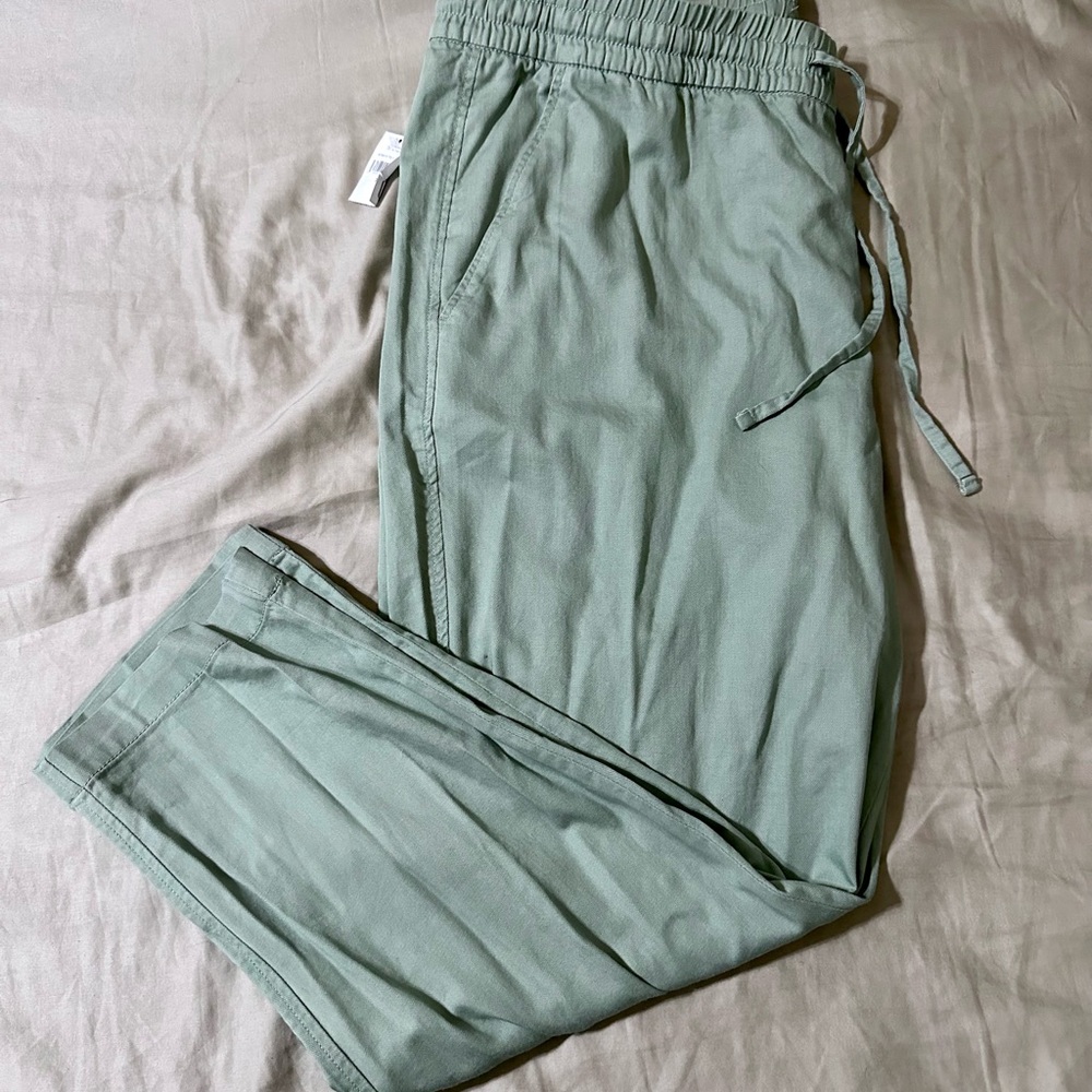 XL Midrise Pull-on ankle pant in a soft cotton blend by Gap